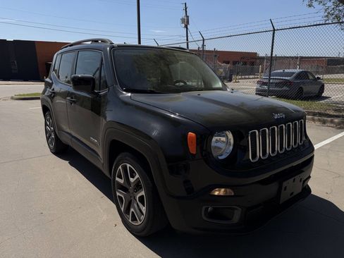 Used 2017 Jeep Renegade Latitude image 3