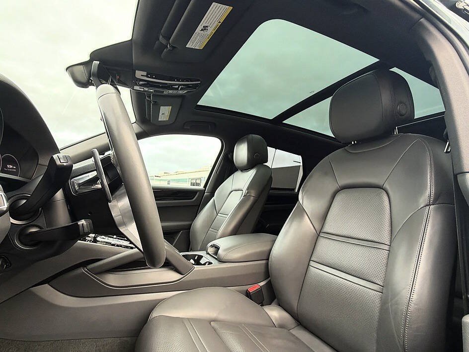 Used 2019 Porsche Cayenne AWD/4WD image 5