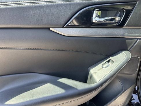 Used 2017 Nissan Maxima 3.5 SL w/ Interior Lighting Package image 10