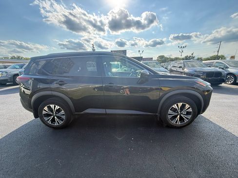 Used 2021 Nissan Rogue SV w/ Premium Package FWD image 2