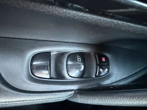 Used 2020 Nissan Rogue SV FWD image 24
