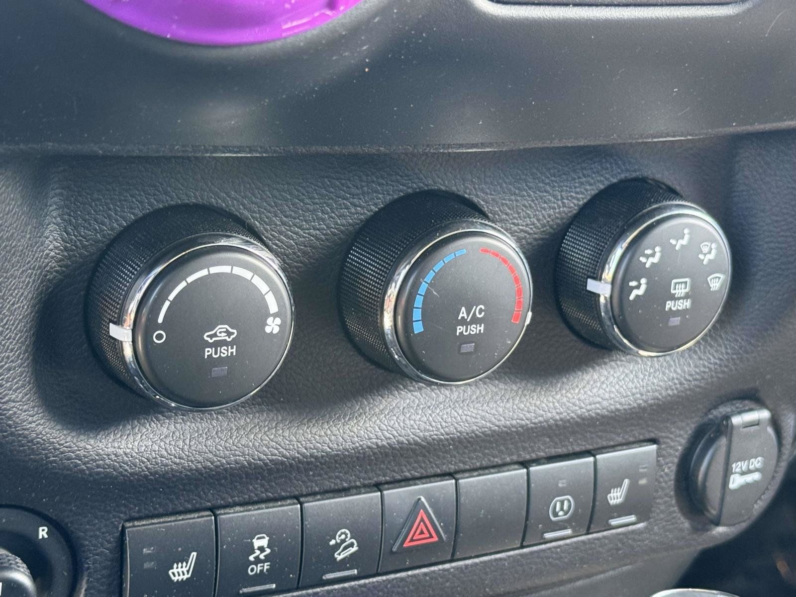 Used 2018 Jeep Wrangler Unlimited Rubicon w/ Connectivity Group AWD/4WD image 4