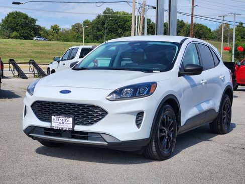 Used 2022 Ford Escape SE image 3