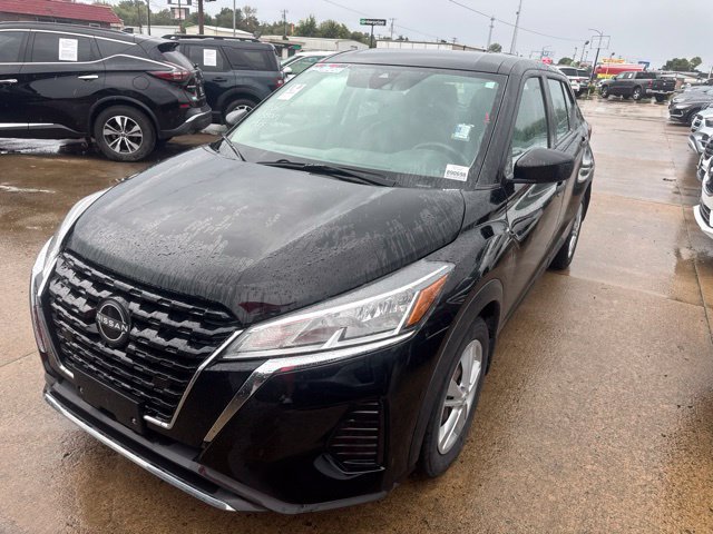 Used 2022 Nissan Kicks S FWD image 2