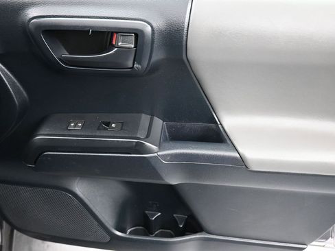 Used 2016 Toyota Tacoma SR w/ SR Convenience Package image 38