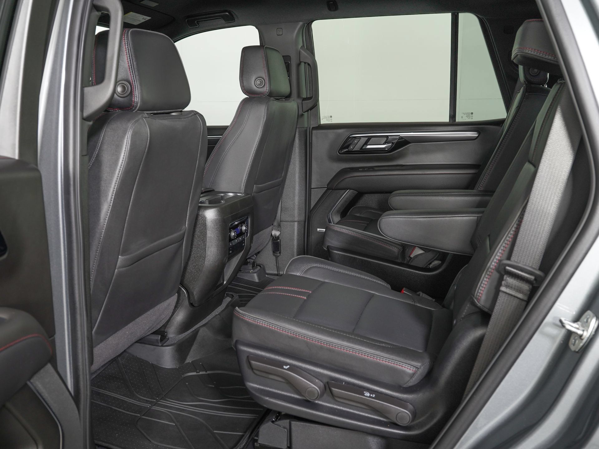 Used 2026 Chevrolet Tahoe RST w/ RST Performance Edition AWD/4WD image 16