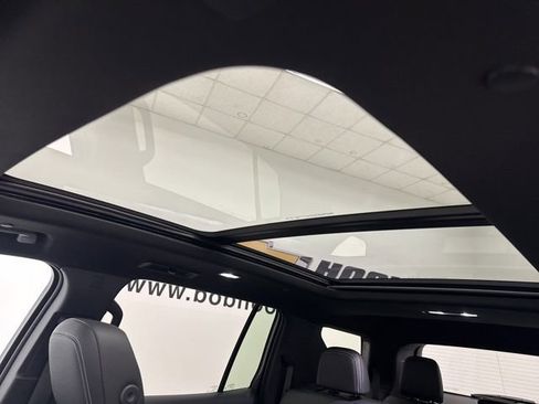 New 2026 Chevrolet Traverse LT w/ Sun and Wheel Package FWD image 22
