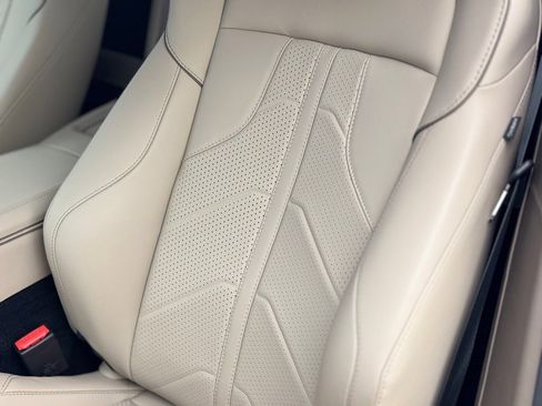 Used 2025 Aston Martin V8 Vantage Coupe image 28