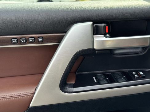 Used 2021 Toyota Land Cruiser image 18