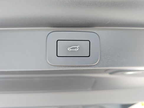 Certified 2024 Land Rover Range Rover SV AWD/4WD image 13