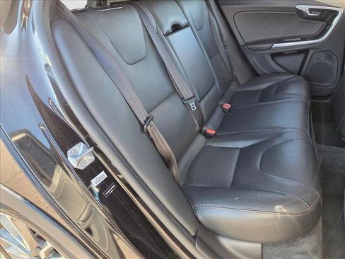 Used 2018 Volvo V60 T5 Cross Country Platinum image 20