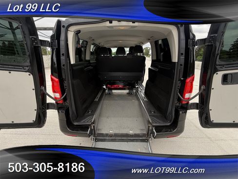 Used 2018 Mercedes-Benz Metris Passenger image 4