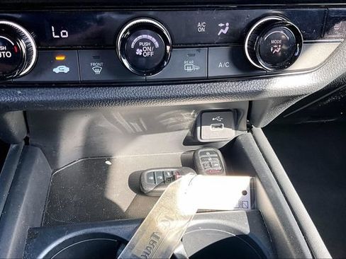 Used 2025 Honda HR-V Sport image 16