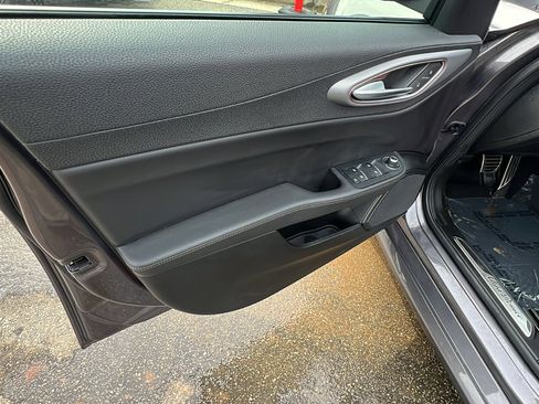 Used 2024 Alfa Romeo Giulia Veloce image 14