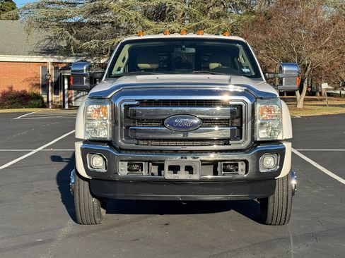 Used 2015 Ford F450 Lariat w/ Lariat Interior Package image 3
