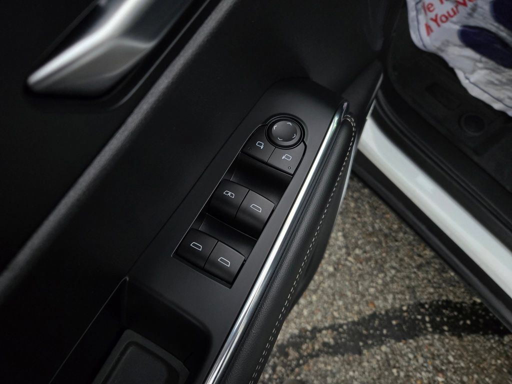 Used 2025 GMC Acadia Elevation w/ Elevation Premium Package AWD/4WD image 14
