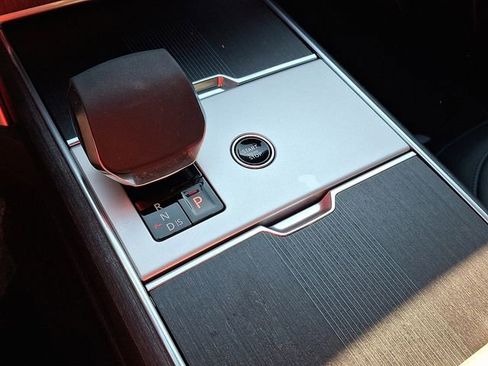 Used 2025 Land Rover Range Rover Long Wheelbase Autobiography image 19