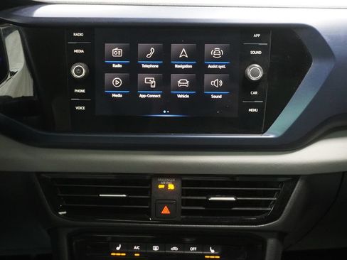 Used 2023 Volkswagen Taos SE w/ Panoramic Sunroof Package AWD/4WD image 16