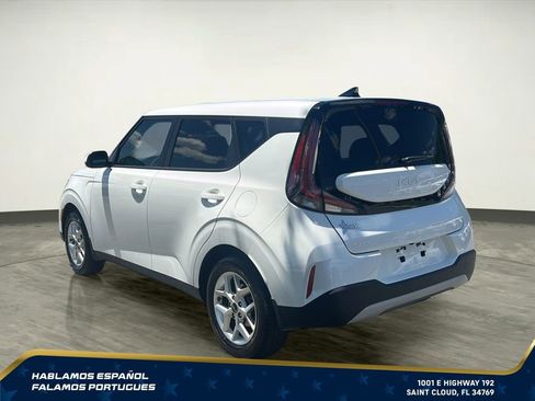 Used 2025 Kia Soul LX w/ LX Technology Package FWD image 4