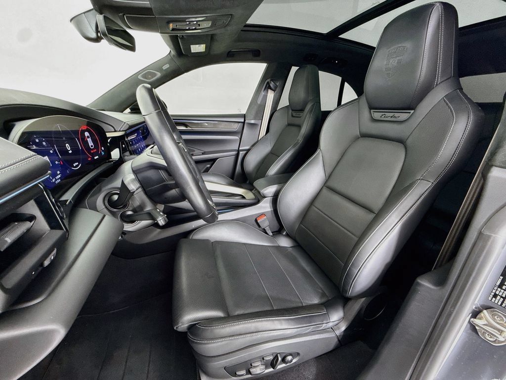 Certified 2025 Porsche Macan Turbo Electric AWD/4WD image 5