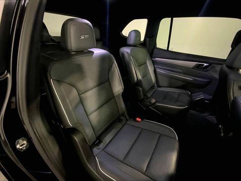 Used 2025 Buick Enclave Sport Touring image 23