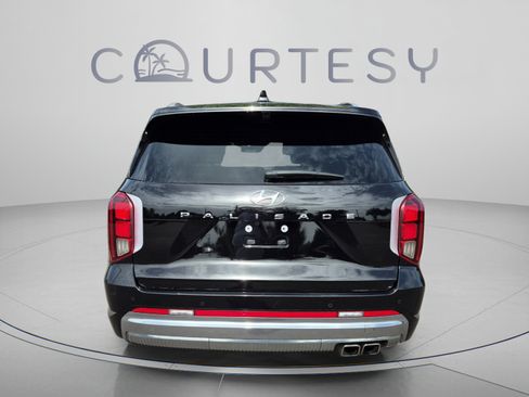 Used 2024 Hyundai Palisade Calligraphy FWD image 4