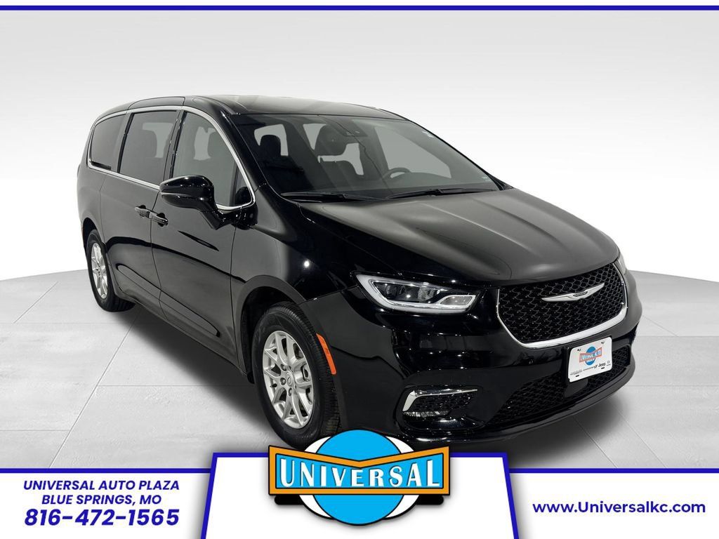 Used 2025 Chrysler Pacifica Select FWD 360° Tour