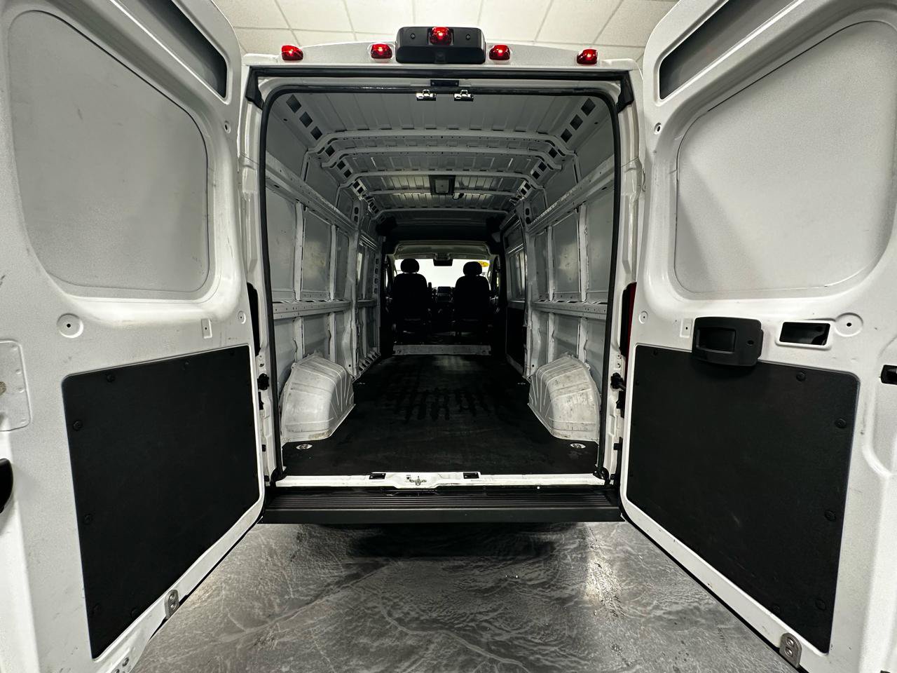 Used 2025 RAM ProMaster 2500 w/ Convenience Group FWD image 11