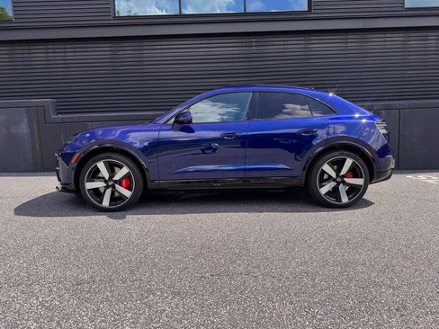 Certified 2025 Porsche Macan Turbo Electric AWD/4WD image 7