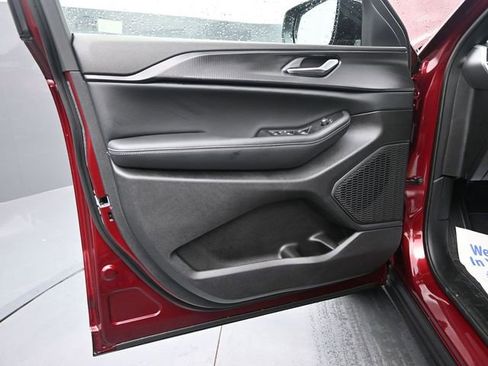 New 2025 Jeep Grand Cherokee Altitude AWD/4WD image 12