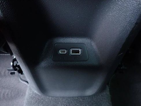 Used 2023 Buick Envision Essence AWD/4WD image 11