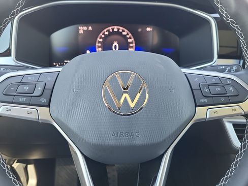 New 2025 Volkswagen Taos SE image 10