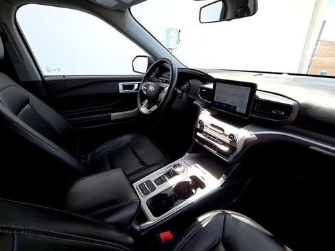 Used 2023 Ford Explorer XLT w/ Equipment Group 202A RWD image 15
