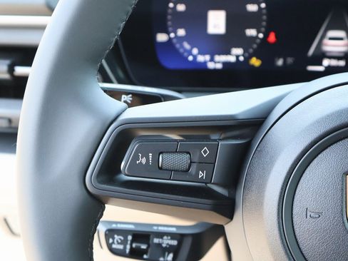 New 2025 Porsche Macan Electric image 31