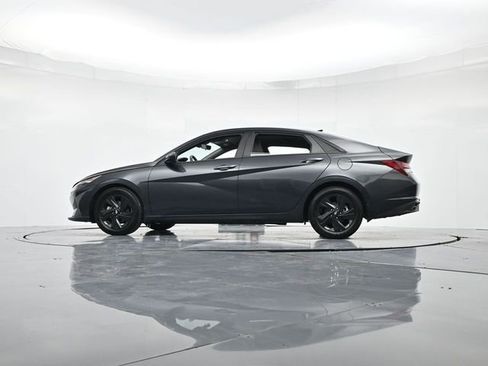 Used 2022 Hyundai Elantra SEL image 36