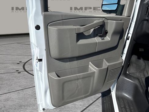 Used 2025 Chevrolet Express 3500 LT w/ LT Preferred Equipment Group RWD image 21