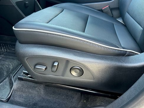 Used 2025 Buick Enclave Preferred FWD image 19