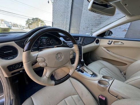 Used 2007 Mercedes-Benz CLS 550 image 10