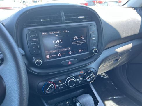 Used 2025 Kia Soul LX w/ LX Technology Package FWD image 14