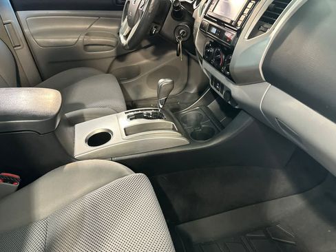 Used 2014 Toyota Tacoma PreRunner w/ TRD Sport Package RWD image 17