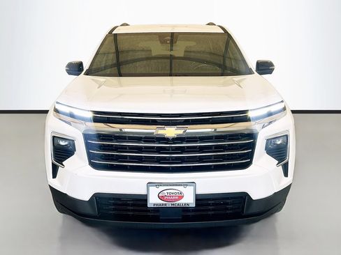 Used 2024 Chevrolet Traverse LT w/ LPO, Floor Liner Package FWD image 2
