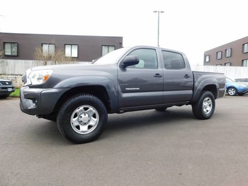 Used 2013 Toyota Tacoma PreRunner w/ SR5 Pkg image 4