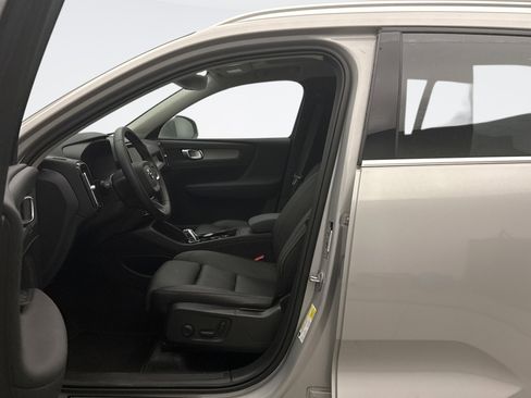 Used 2025 Volvo XC40 B5 Plus AWD/4WD image 8