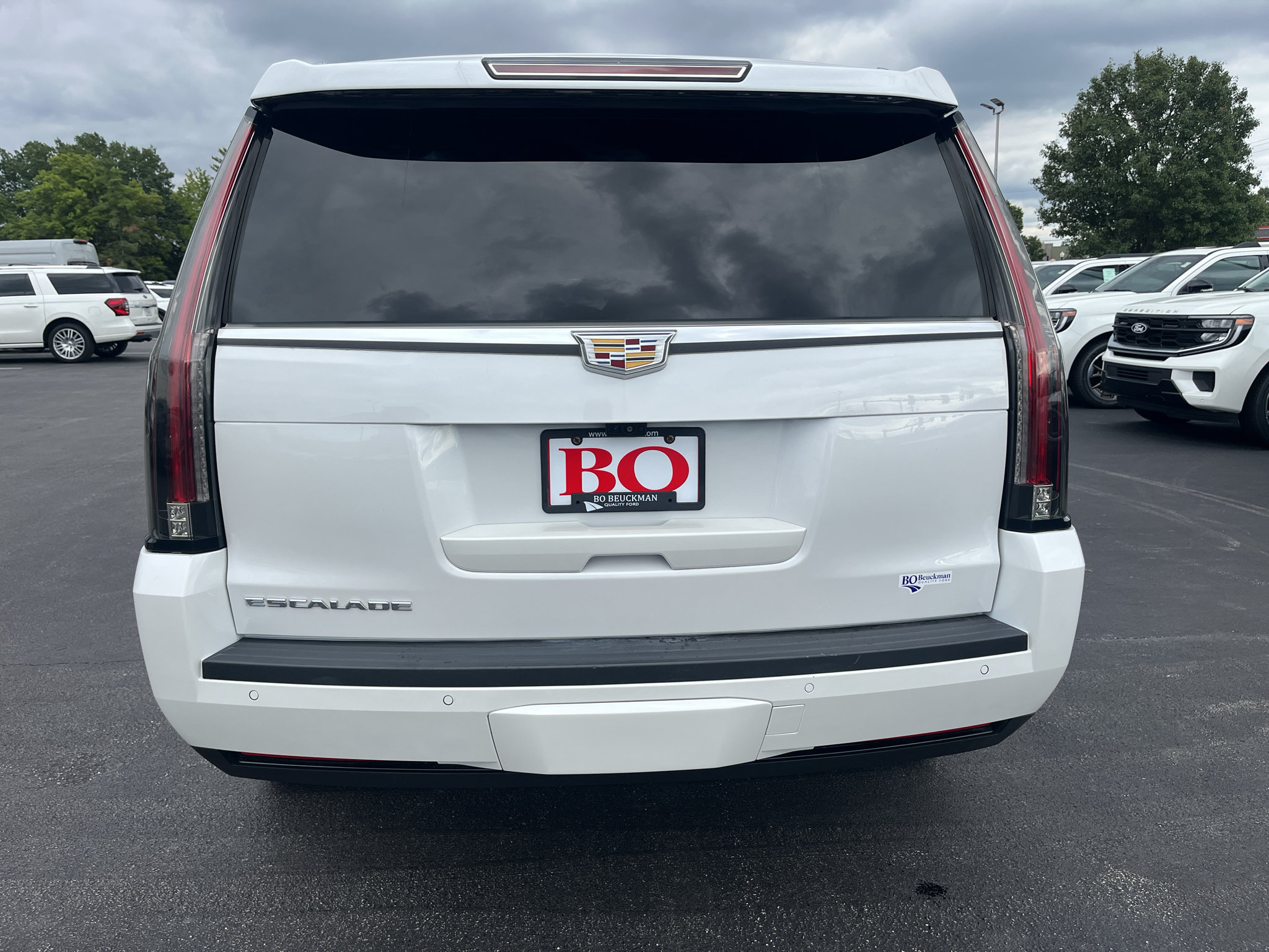Used 2018 Cadillac Escalade Premium Luxury AWD/4WD image 6