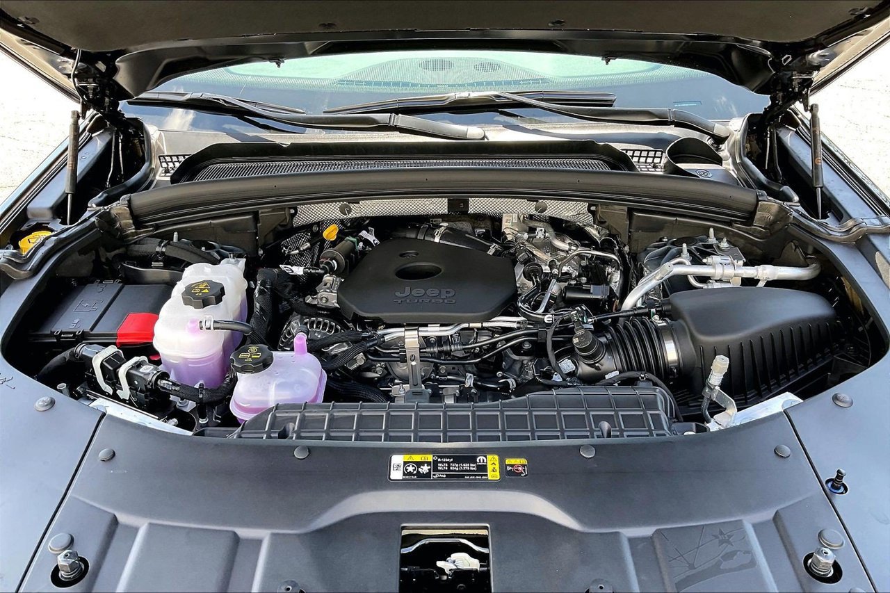 New 2027 Jeep Grand Cherokee Altitude AWD/4WD image 35