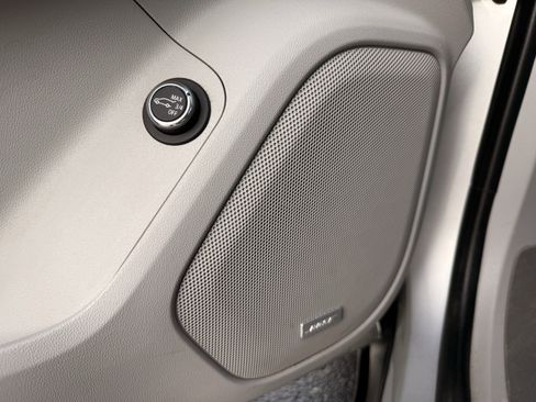 Used 2019 GMC Acadia SLT image 18