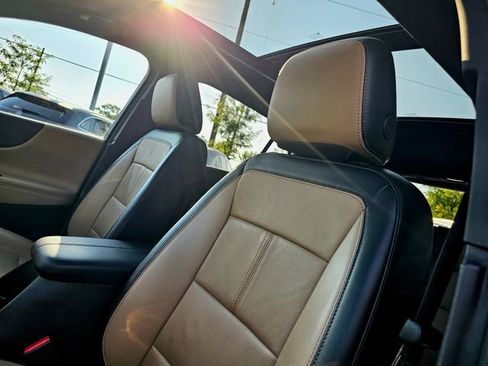 Used 2023 Chevrolet Equinox Premier FWD image 19