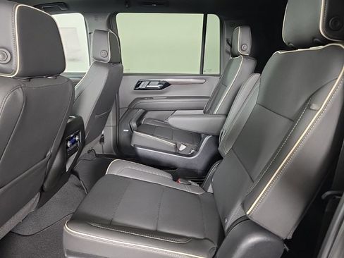 New 2025 Chevrolet Suburban Premier w/ Sun And Tow Package AWD/4WD image 32