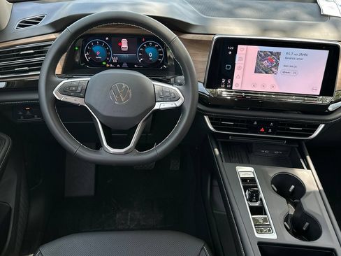 New 2026 Volkswagen Atlas SE FWD image 14