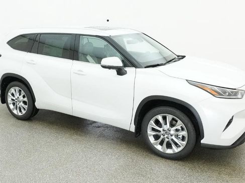 New 2026 Toyota Highlander Limited AWD/4WD image 2